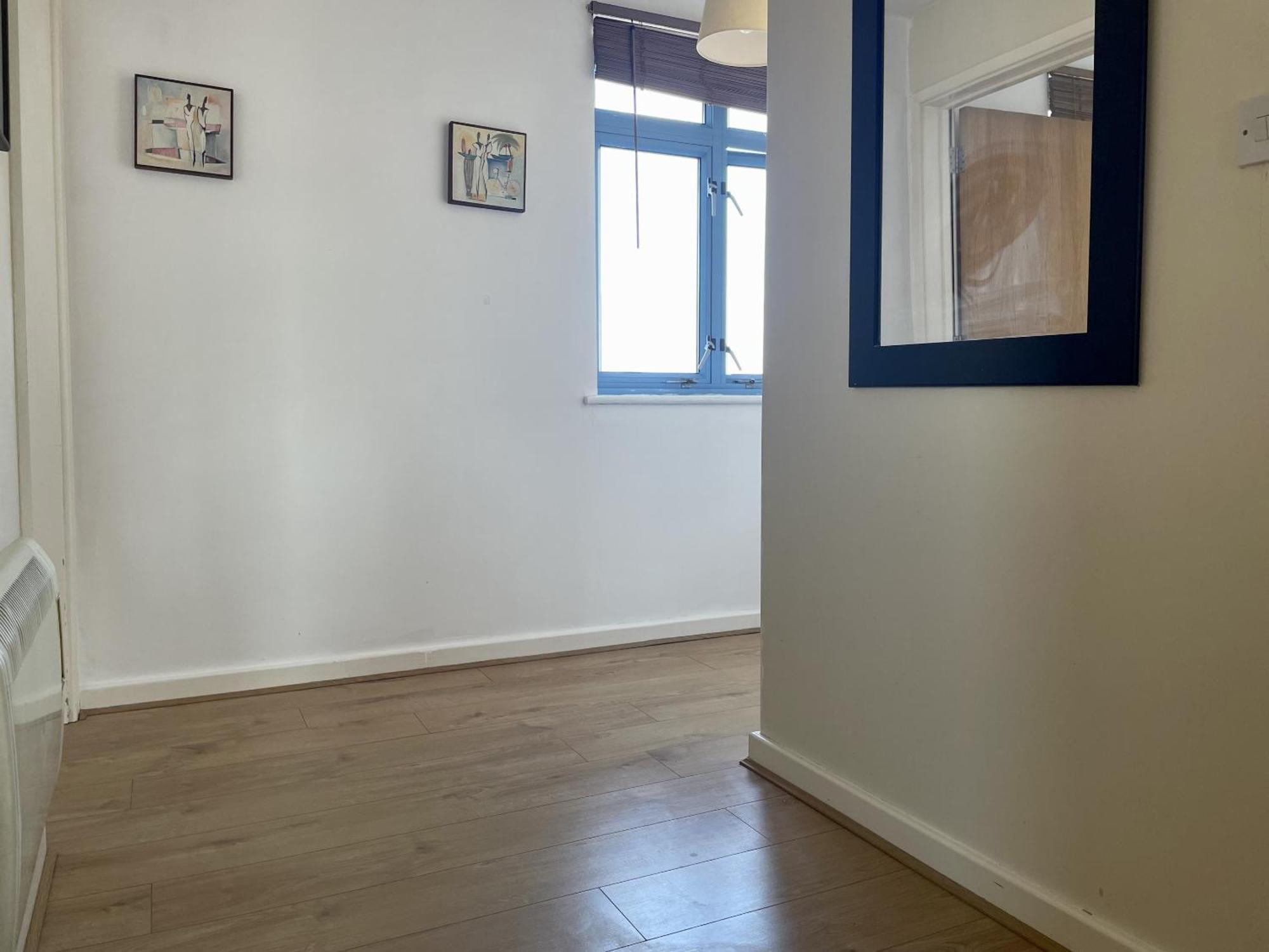 Hk Life Serviced Apartment , City Centre Swindon Exterior photo
