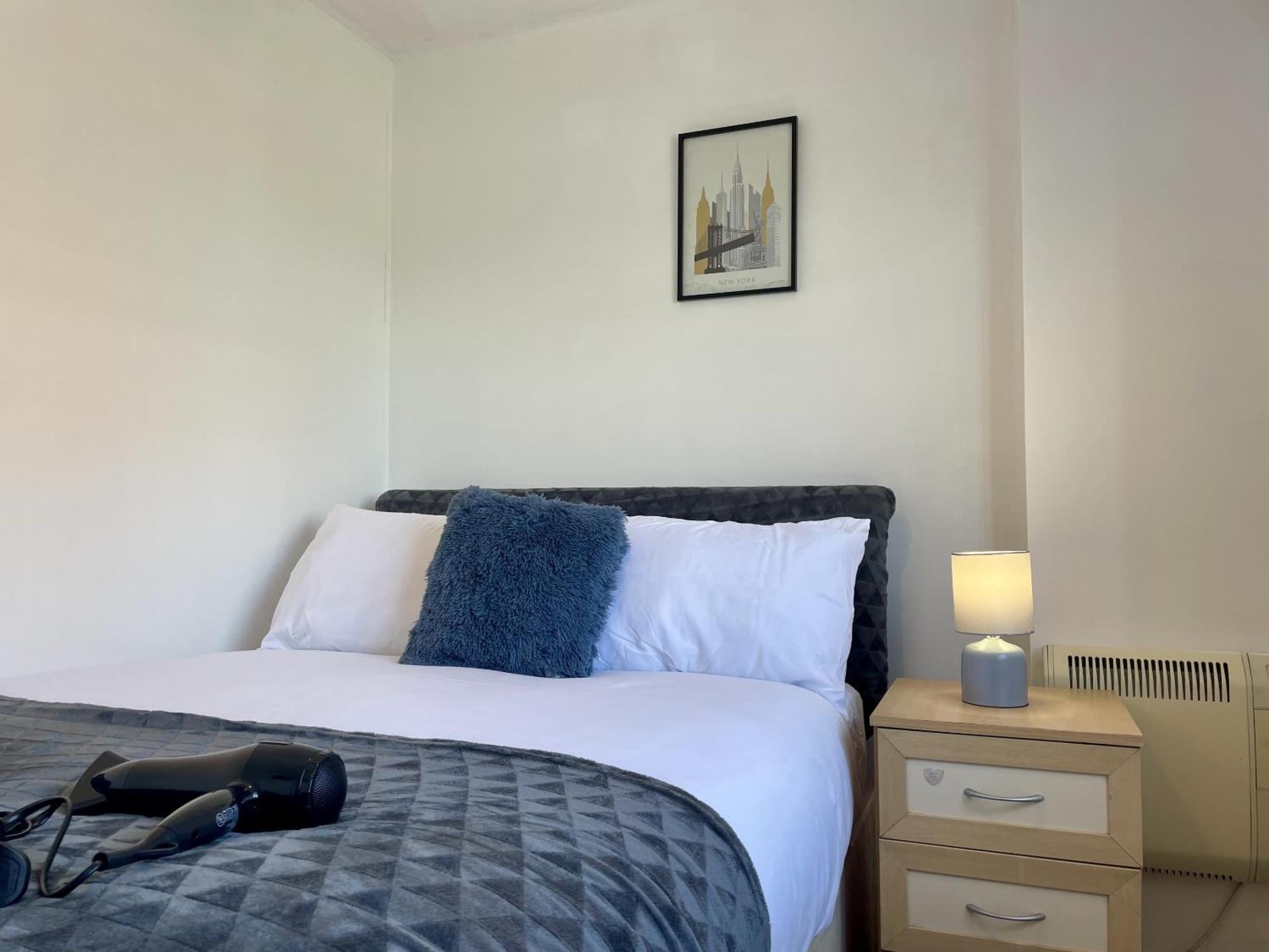 Hk Life Serviced Apartment , City Centre Swindon Exterior photo
