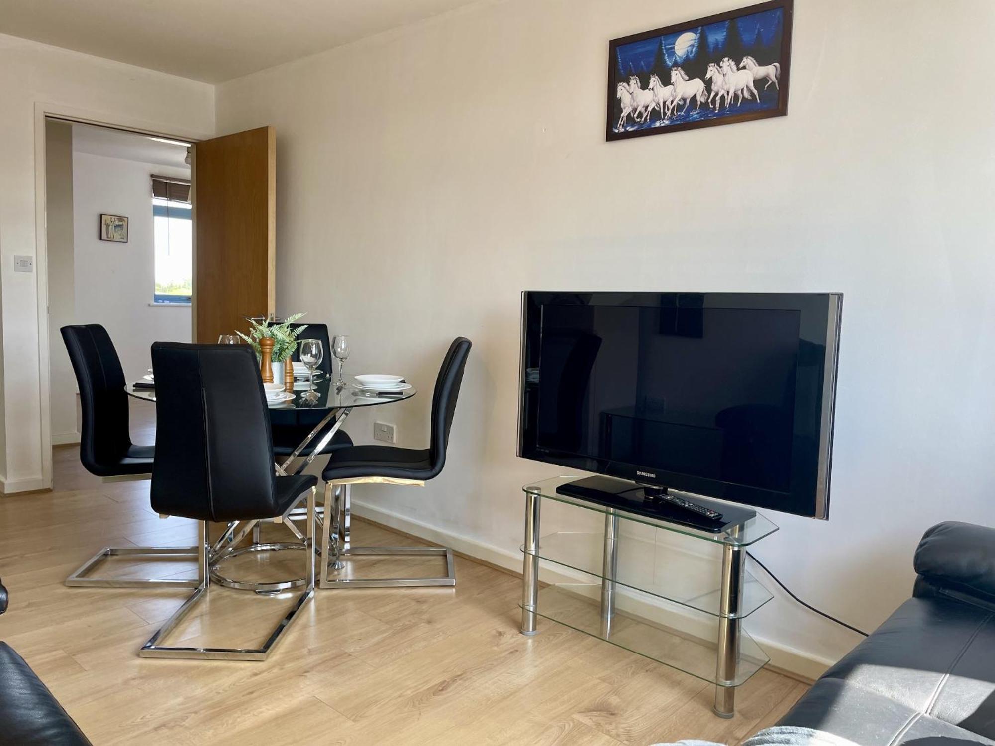 Hk Life Serviced Apartment , City Centre Swindon Exterior photo