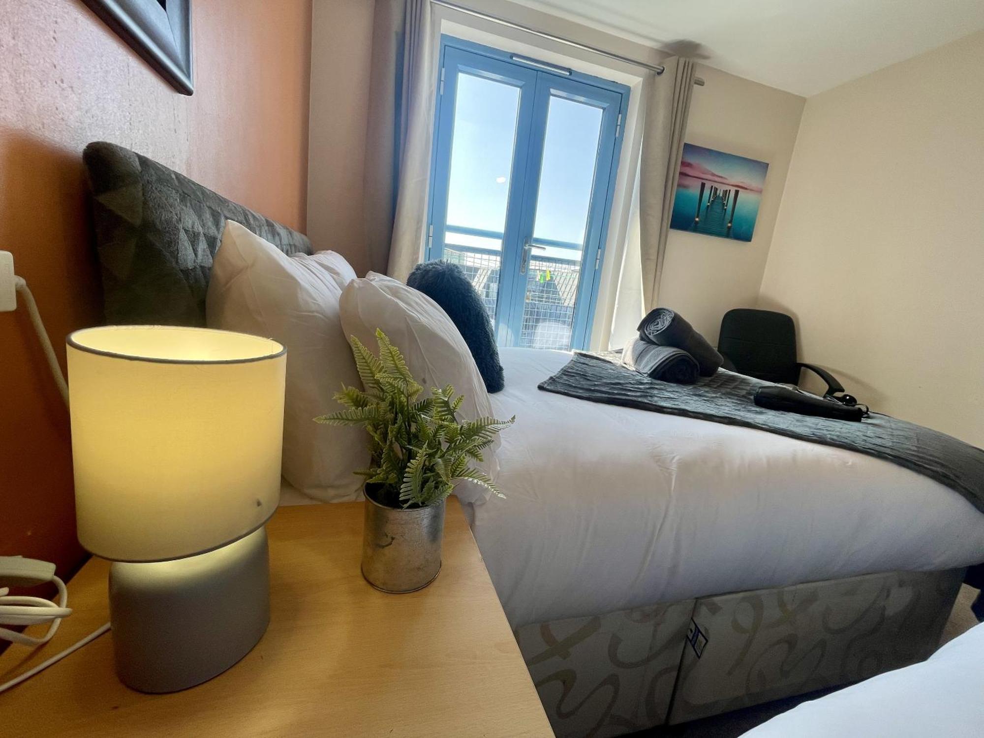 Hk Life Serviced Apartment , City Centre Swindon Exterior photo