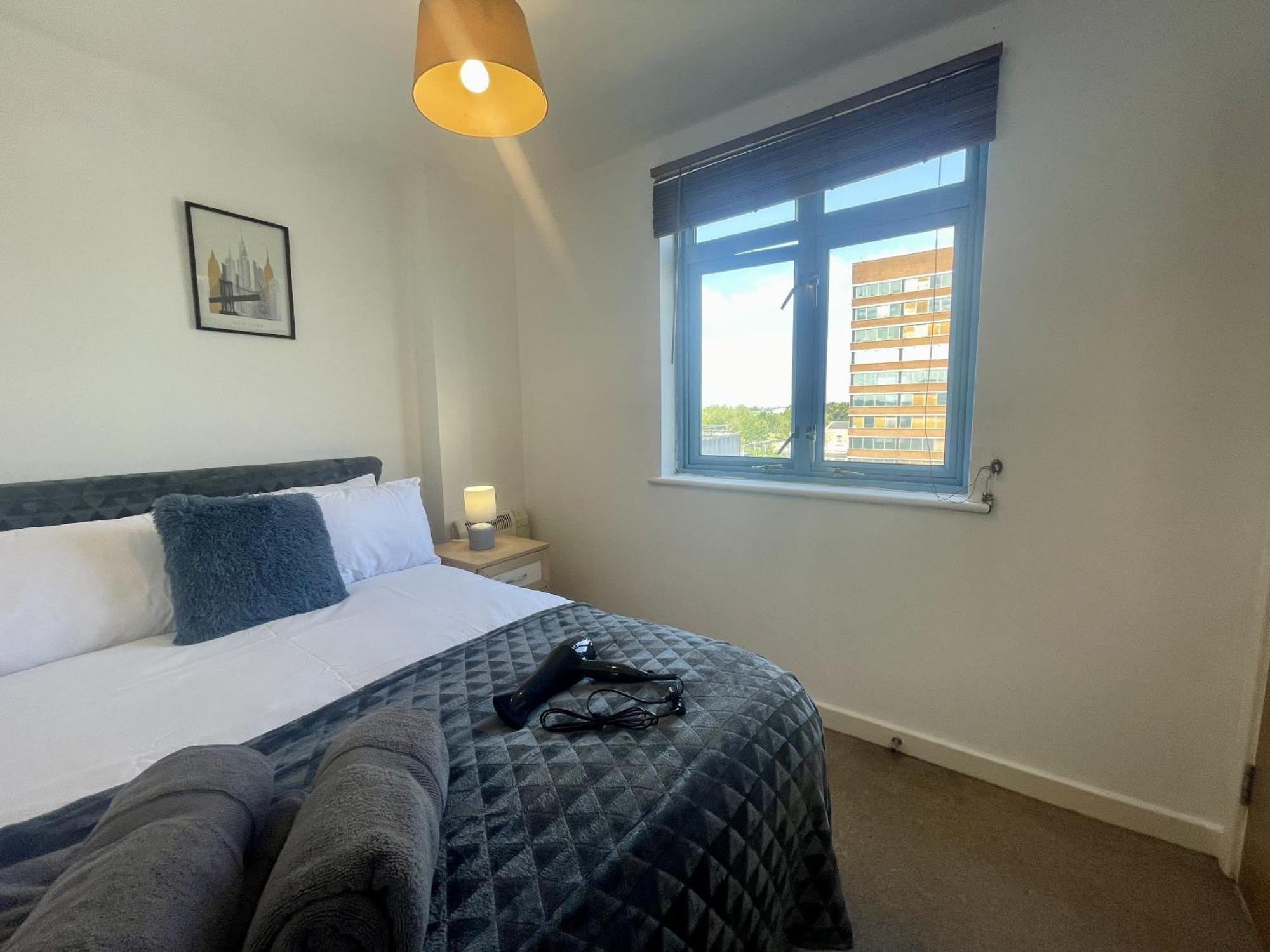 Hk Life Serviced Apartment , City Centre Swindon Exterior photo